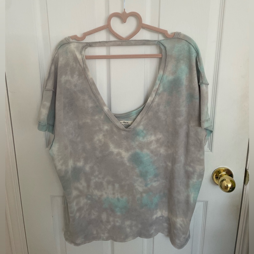 🧚‍♀️✨FREE PEOPLE Tie Dye V-Neck Size M - Picture 8 of 9